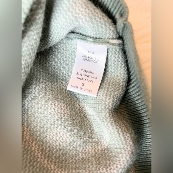 Smiley Face Crop Top Women’s Sweater Le Lis Size S Sage - Picture 2 of 14